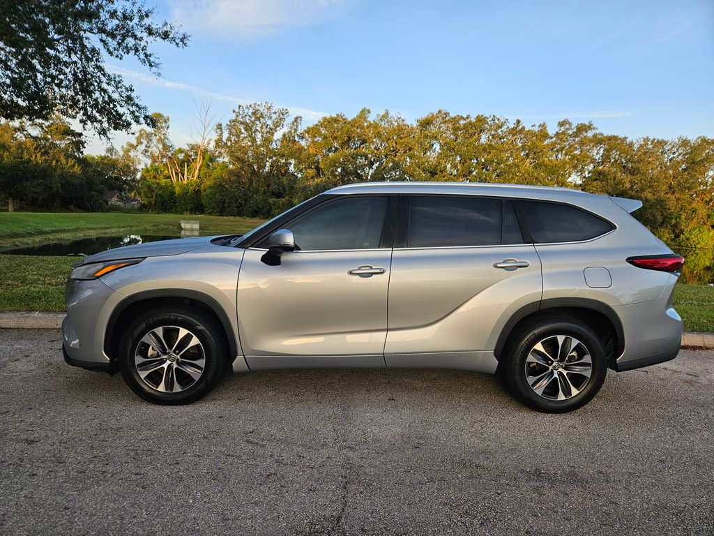 2020 Toyota Highlander XLE 2