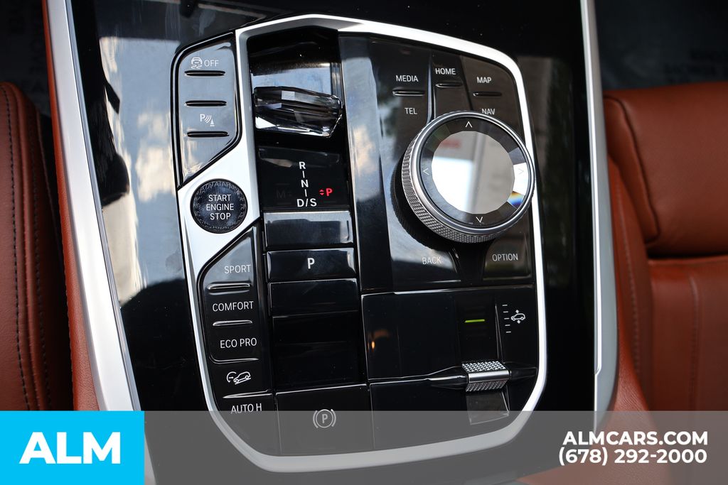 Used 2023 White BMW M60i image 36