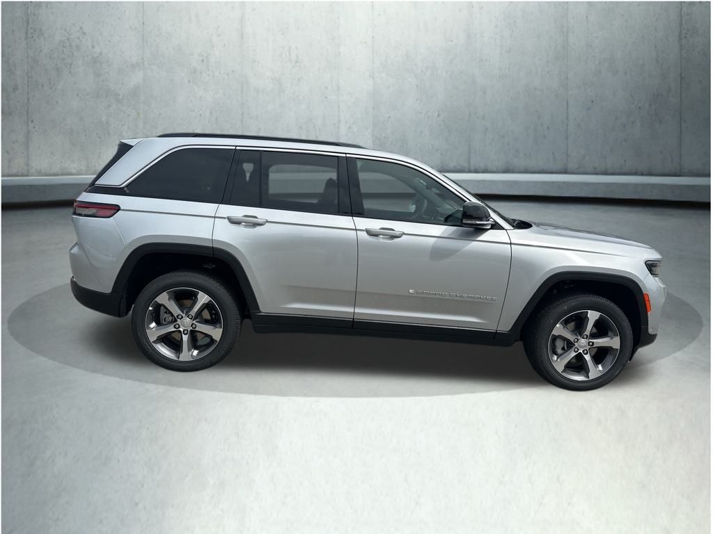 2025 Jeep Grand Cherokee Limited photo 2