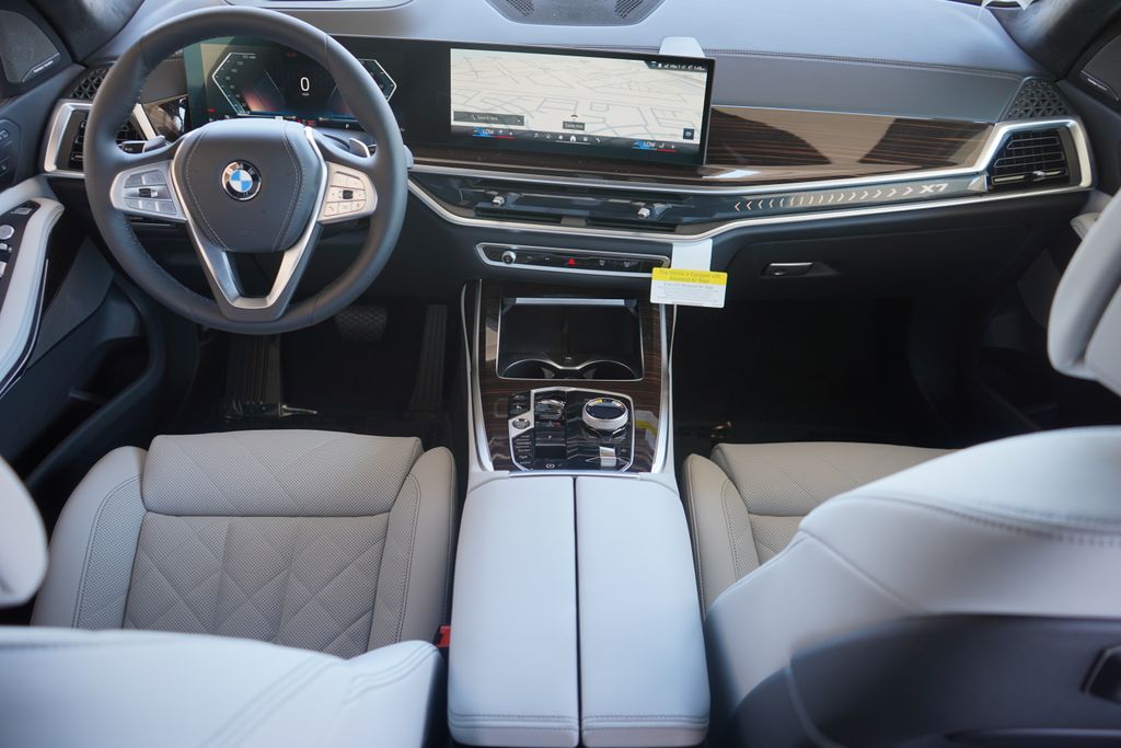 2025 BMW X7 xDrive40i 13