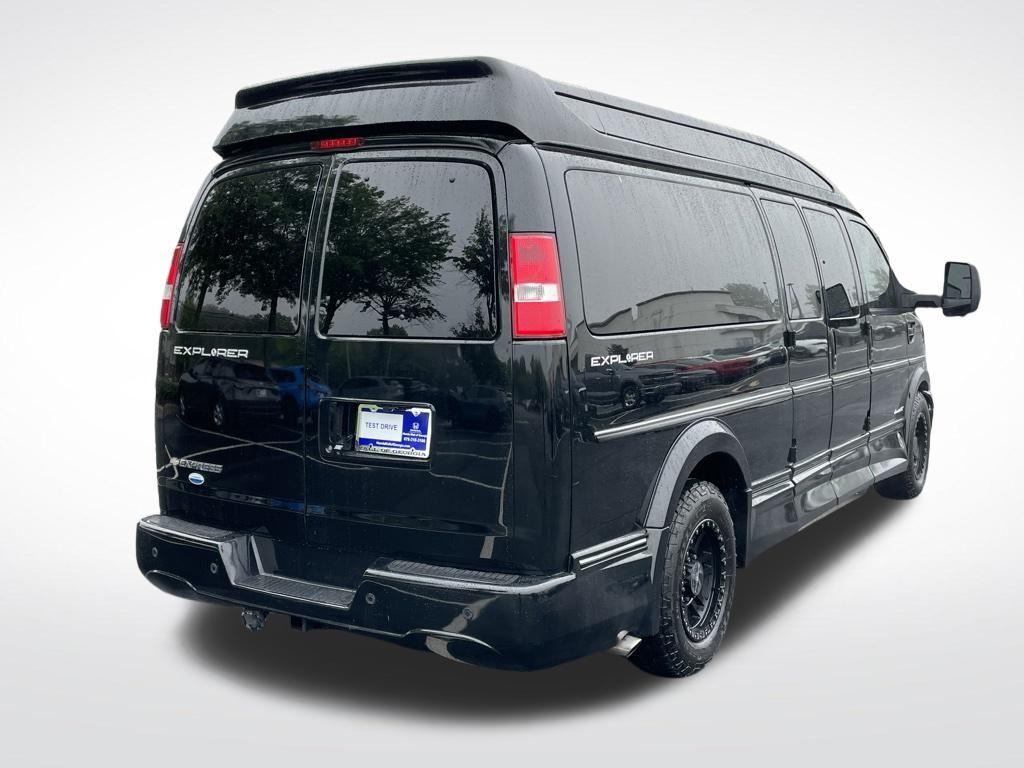 Thumbnail: 2017 Chevrolet Express - 6