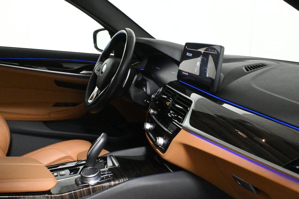 Thumbnail: 2022 BMW 5 Series - 32