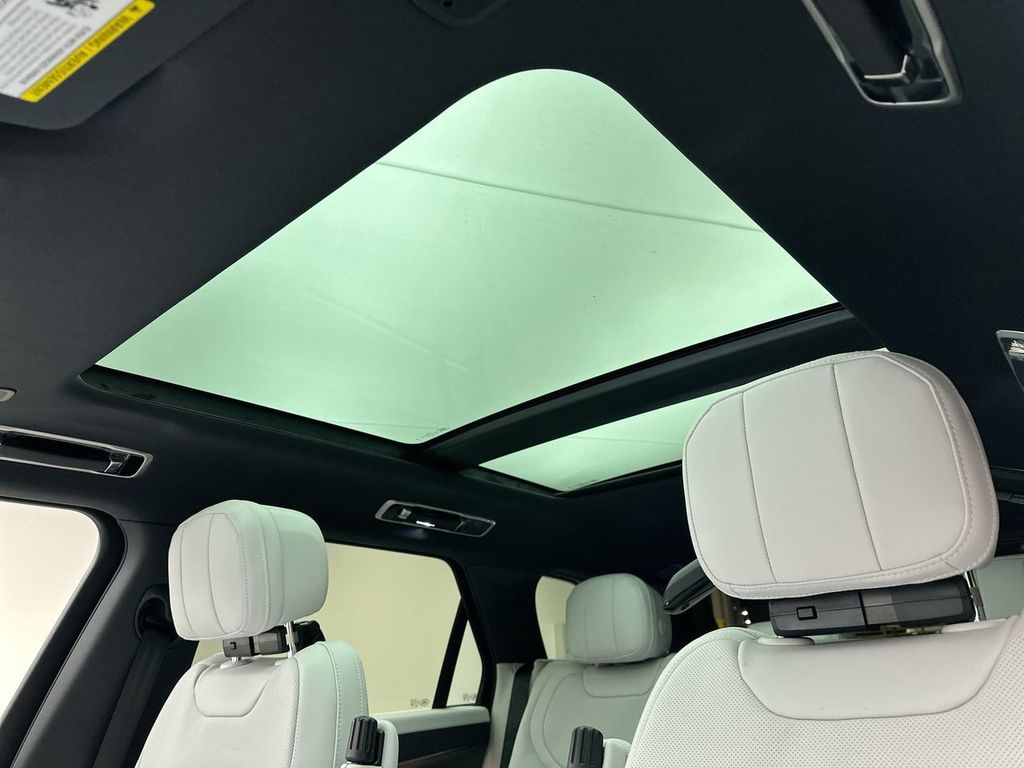 Thumbnail: 2026 Land Rover Range Rover Sport - 11