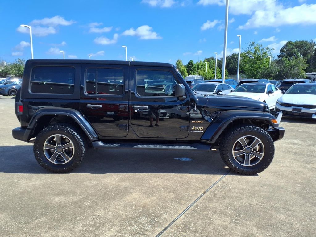 2023 Jeep Wrangler Sahara - 5