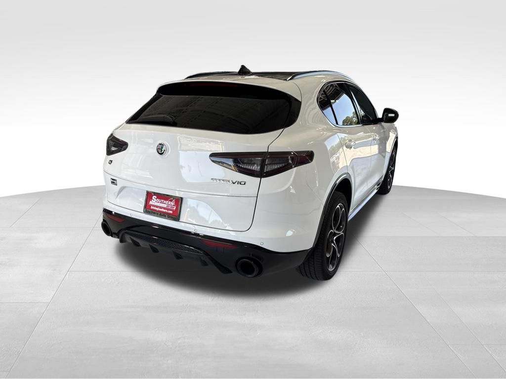 Used 2024 White Alfa Romeo Veloce image 8