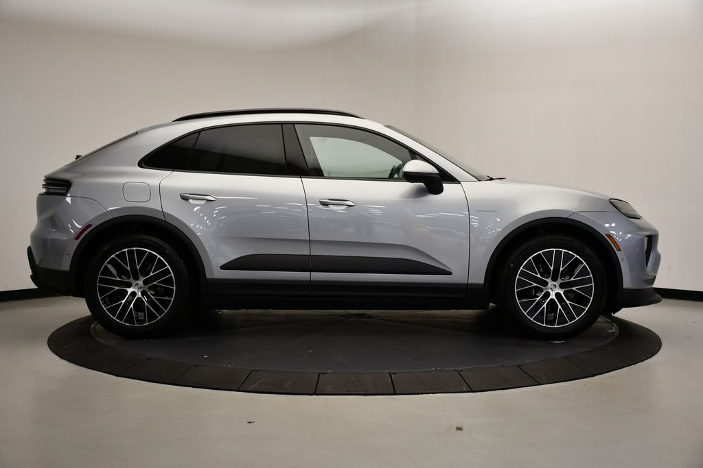 Thumbnail: 2025 Porsche Macan - 8