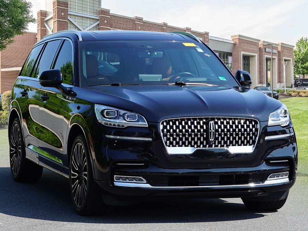 Thumbnail: 2023 Lincoln Aviator - 3