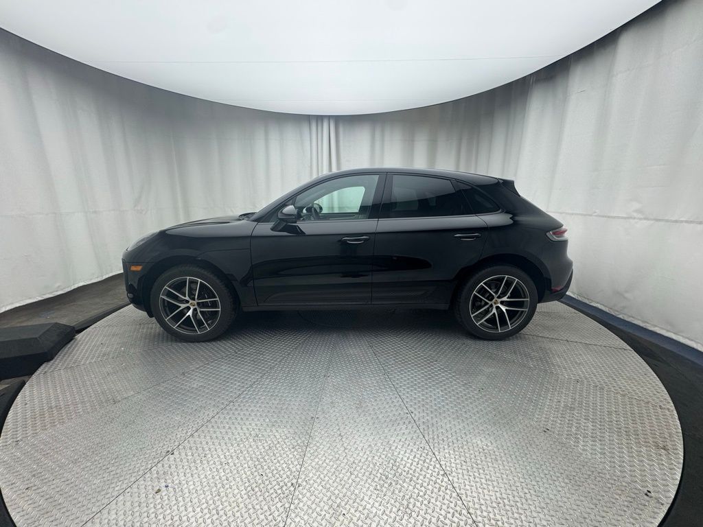 Thumbnail: 2025 Porsche Macan - 2