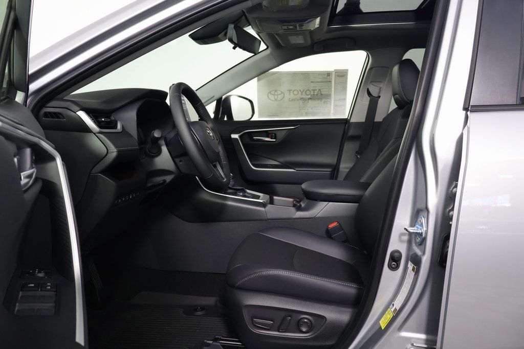 Thumbnail: 2025 Toyota RAV4 - 5