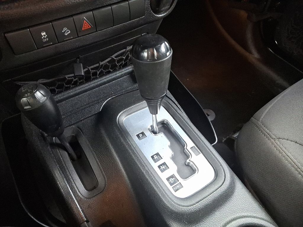 Thumbnail: 2017 Jeep Wrangler - 15