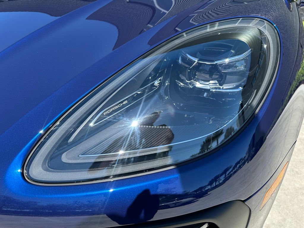 2025 Porsche Macan  12