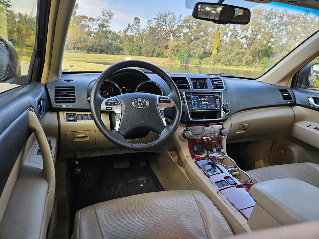 2013 Toyota Highlander Limited 12