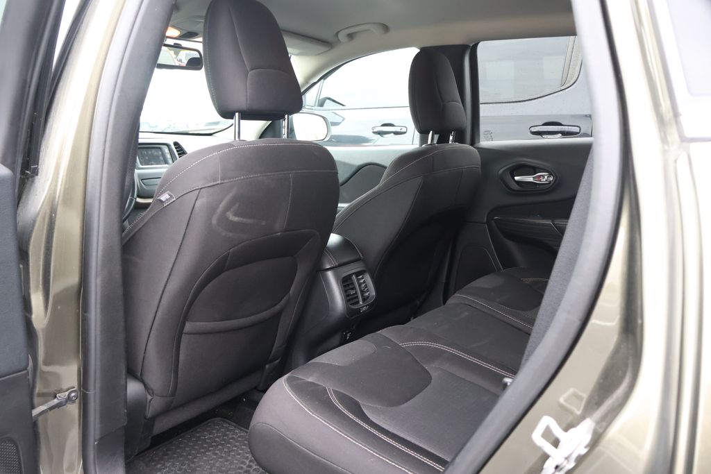 Thumbnail: 2015 Jeep Cherokee - 31