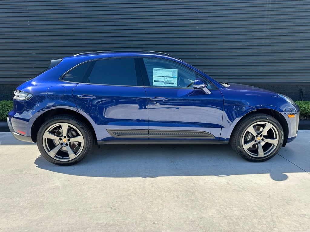 Thumbnail: 2026 Porsche Macan - 10