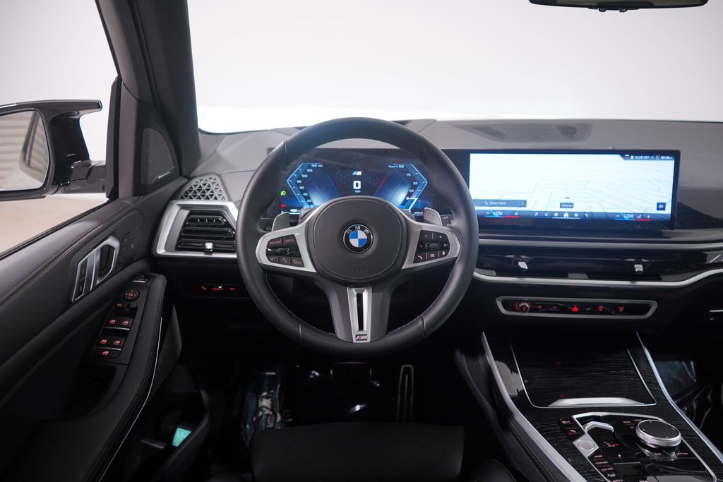 2025 BMW X5 M60i 11