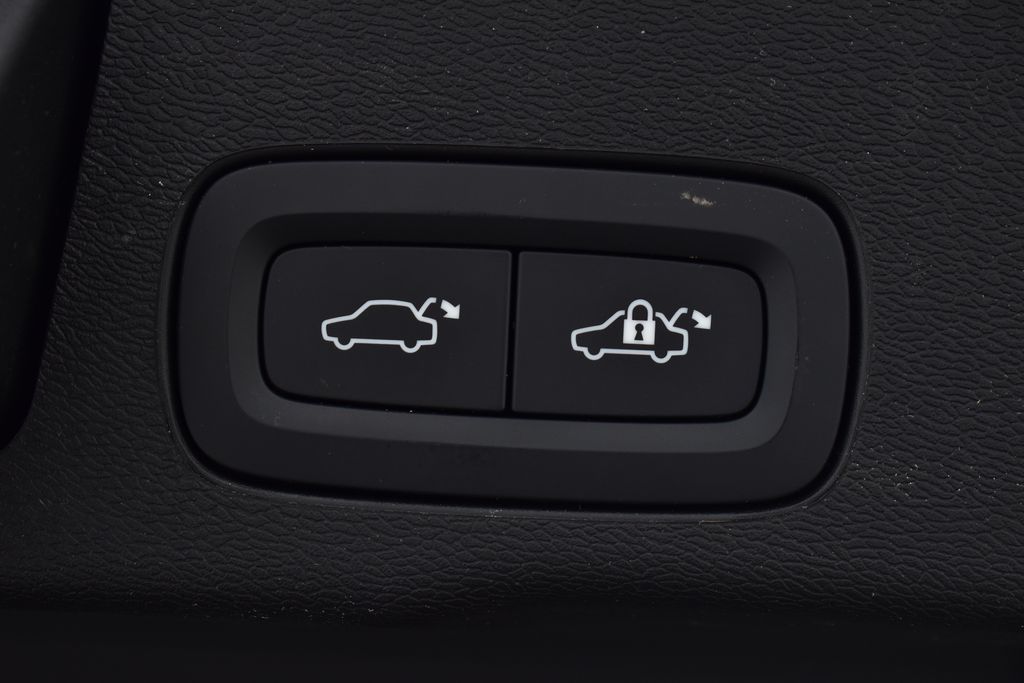 Thumbnail: 2023 Volvo XC60 - 31