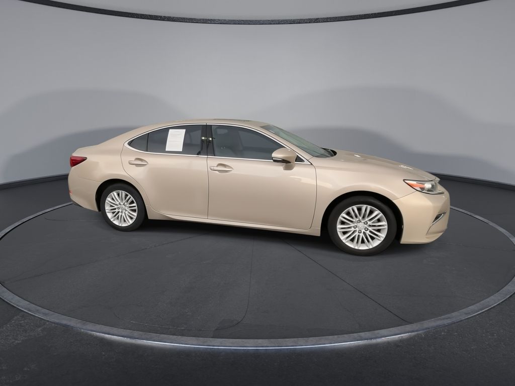 Thumbnail: 2016 Lexus ES - 2