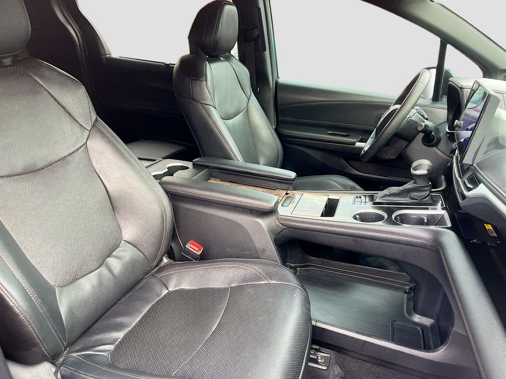 Used 2025 Magnetic Gray Metallic Toyota Platinum image 31