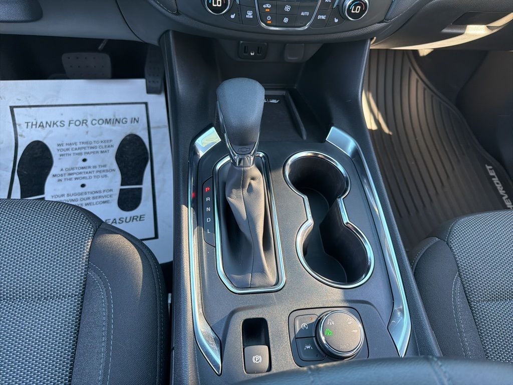 Thumbnail: 2023 Chevrolet Traverse - 16