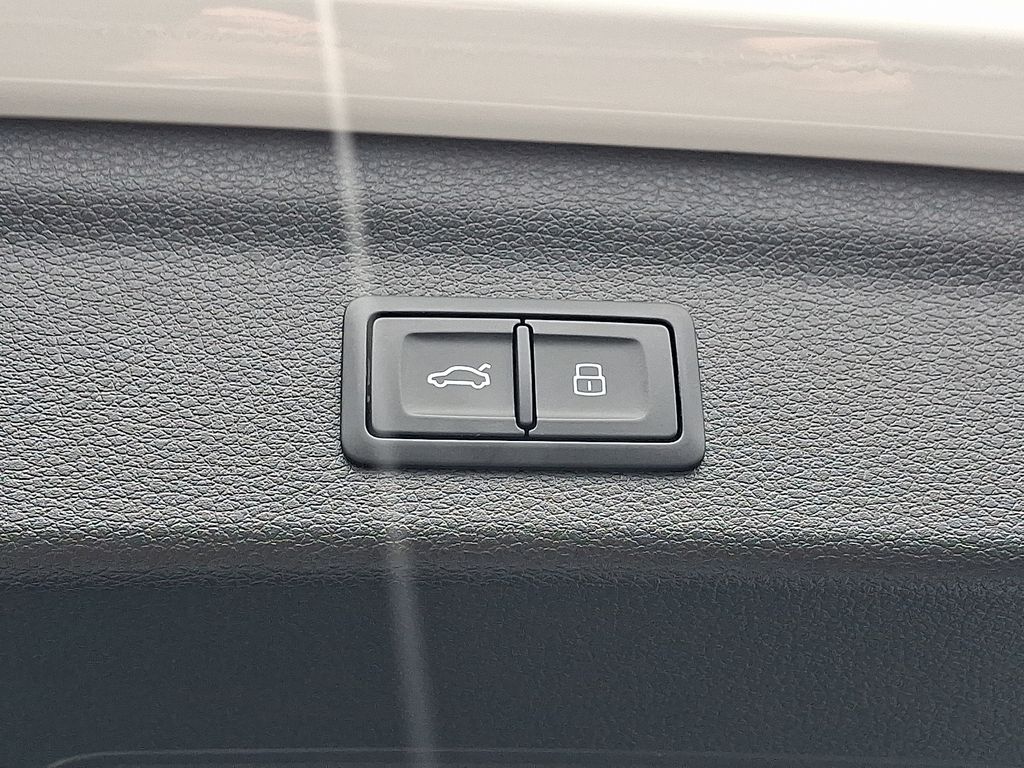 Thumbnail: 2025 Audi Q3 - 28