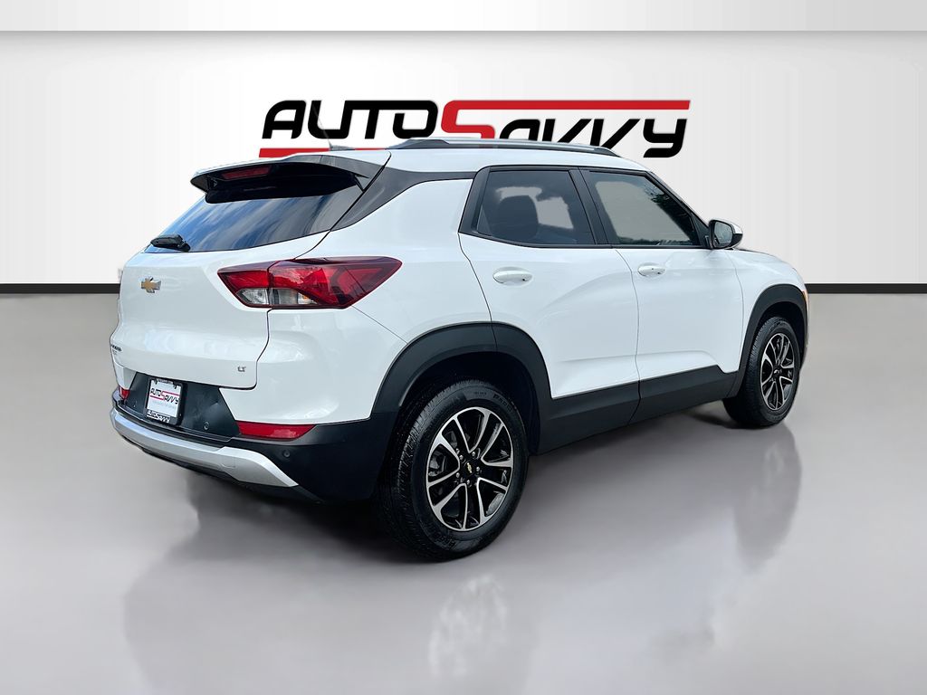 Used 2025 White Chevrolet LT image 7