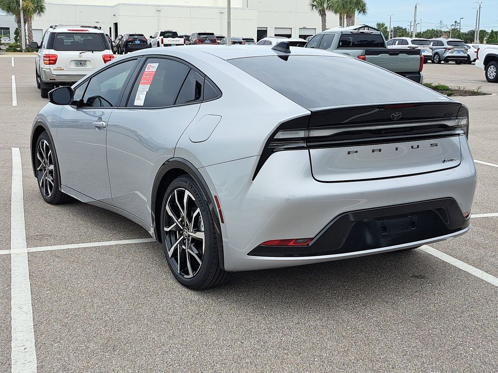 2026 Toyota Prius Plug-in Hybrid XSE photo 4