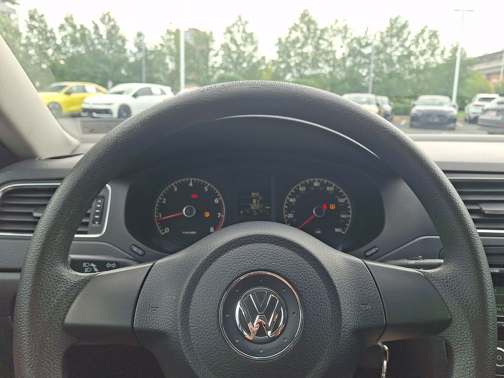 Thumbnail: 2012 Volkswagen Jetta - 17