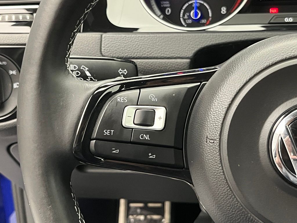 Thumbnail: 2016 Volkswagen Golf - 13