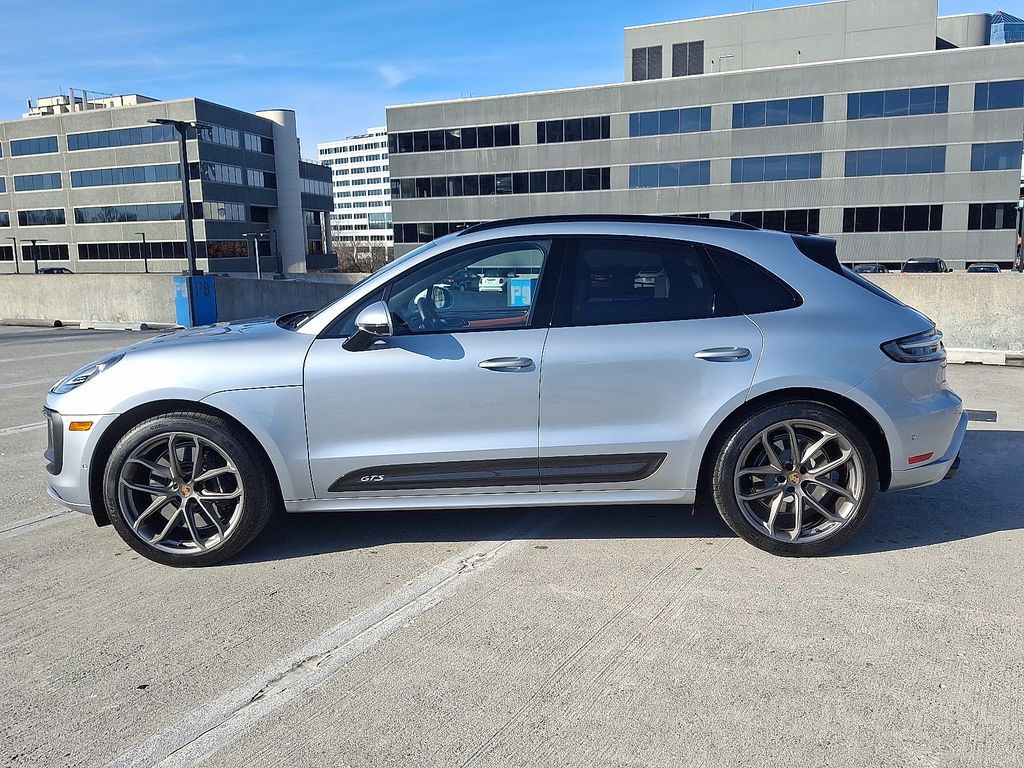 Thumbnail: 2026 Porsche Macan - 2