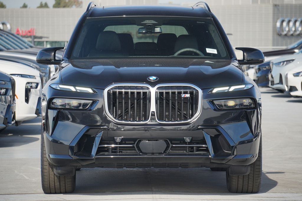 2025 BMW X7 M60i 6