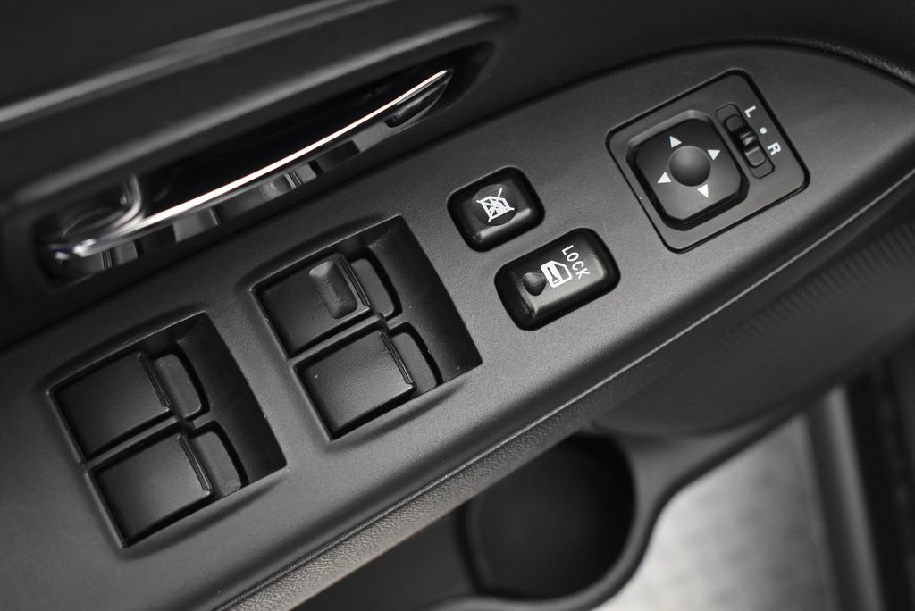 2024 Mitsubishi Outlander Sport ES 11