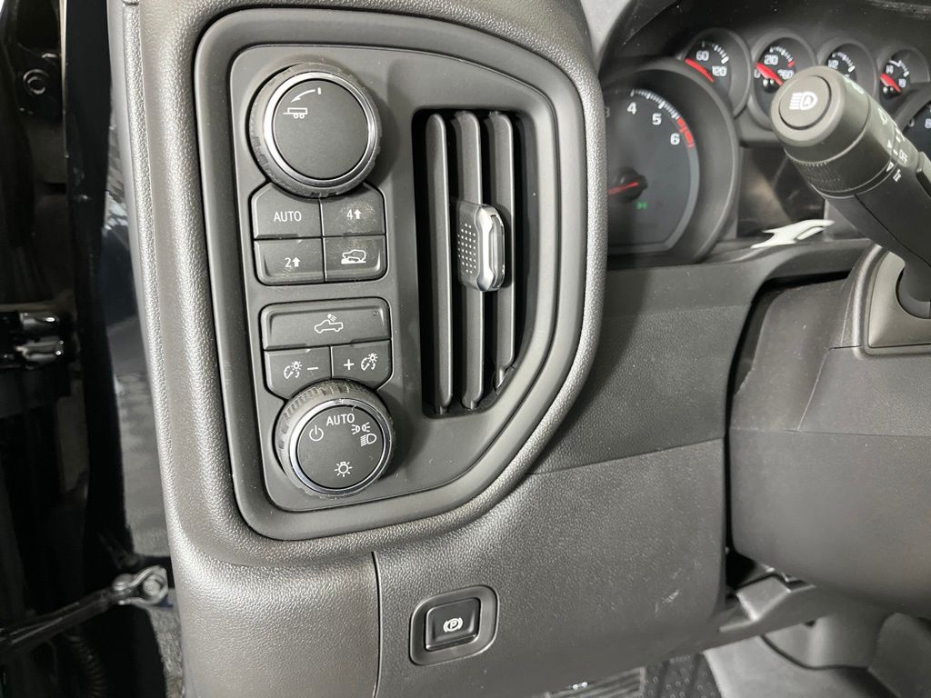 Thumbnail: 2026 Chevrolet Silverado 1500 - 31