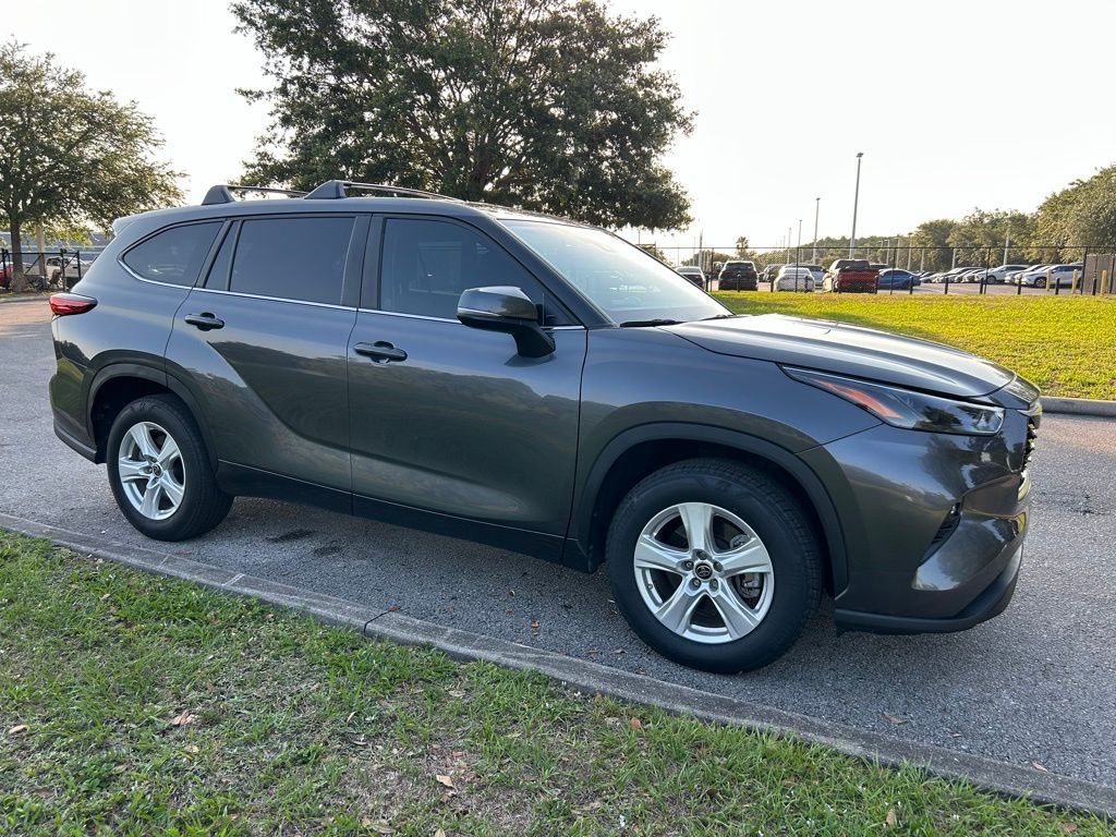 2023 Toyota Highlander LE 7