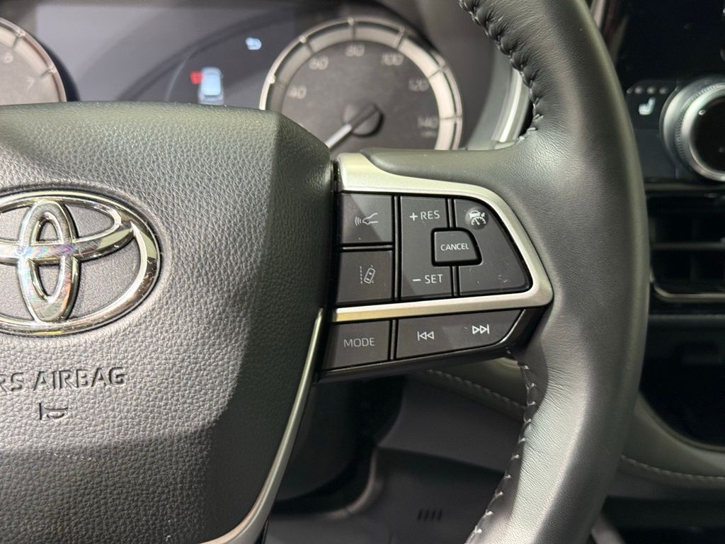 Thumbnail: 2024 Toyota Highlander - 27