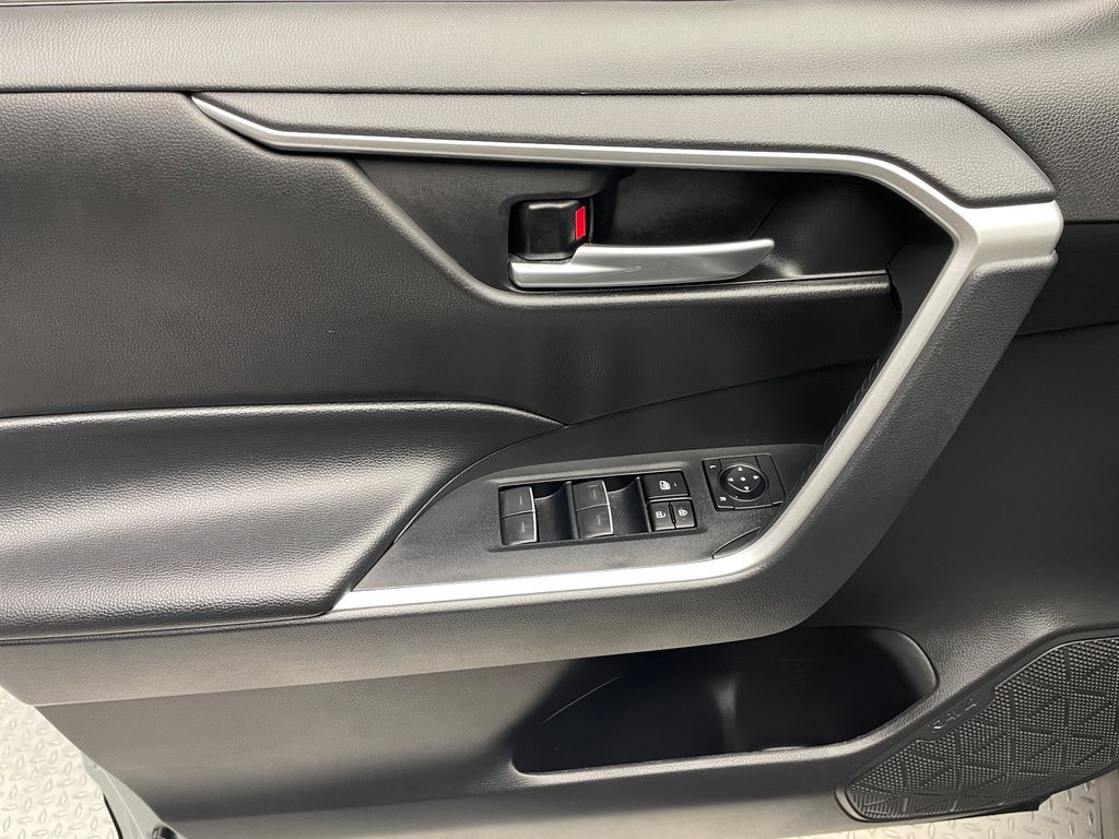 2023 Toyota RAV4 XLE 9
