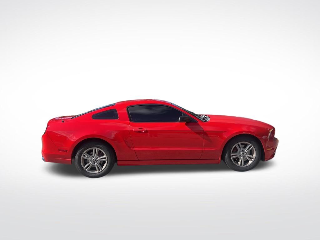 Used 2014 Red Ford V6 image 4
