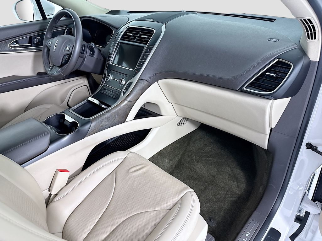 Thumbnail: 2017 Lincoln MKX - 17