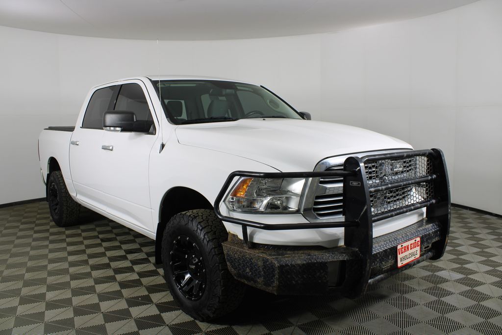 Bright White Clearcoat 2017 RAM 1500 Big Horn Crew Cab 4WD Pickup Truck Four-Wheel Drive 8-Speed Automatic