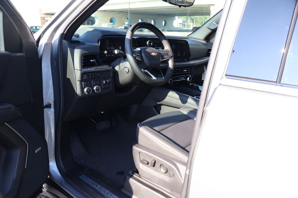 Thumbnail: 2025 Chevrolet Suburban - 13