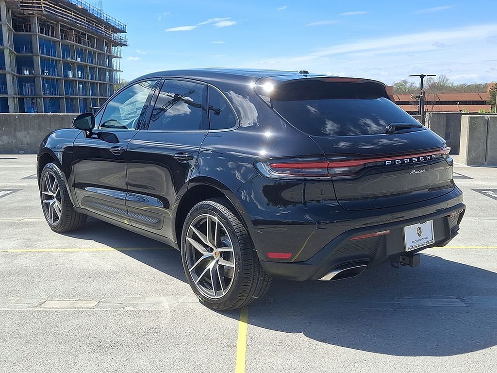 Thumbnail: 2025 Porsche Macan - 3