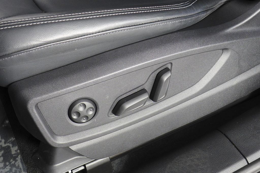 Thumbnail: 2023 Audi Q5 - 23