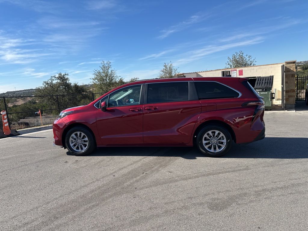 Used Car 2025 Toyota Sienna  Le For Sale Under $40,000 In Austin, Texas