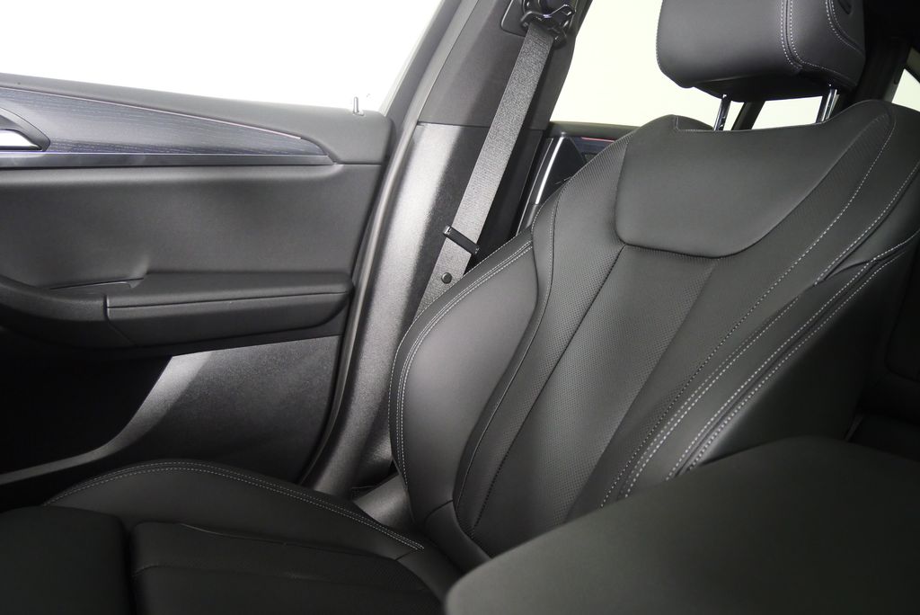 Thumbnail: 2024 BMW X4 - 29