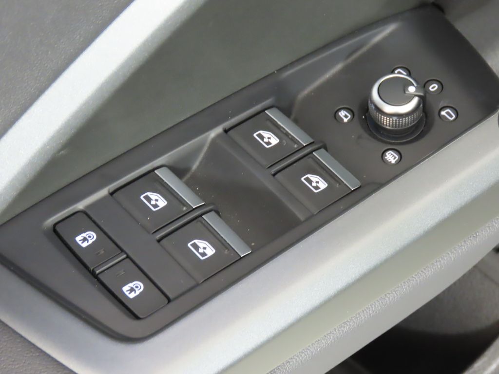 Thumbnail: 2025 Audi Q3 - 32