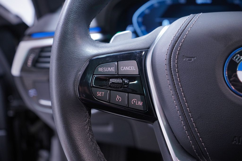 Thumbnail: 2023 BMW 5 Series - 20