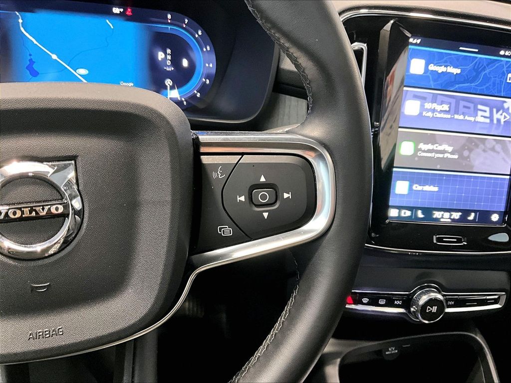 2025 Volvo XC40 — photo 19