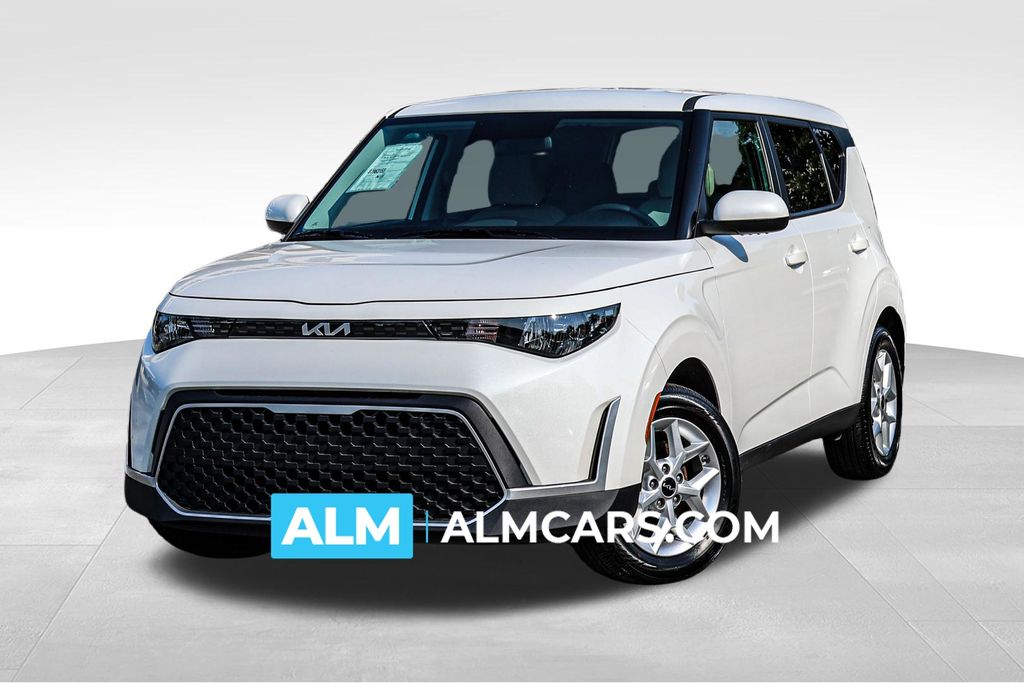 White 2025 Kia Soul SUV / Crossover Front-Wheel Drive Continuously Variable Transmission