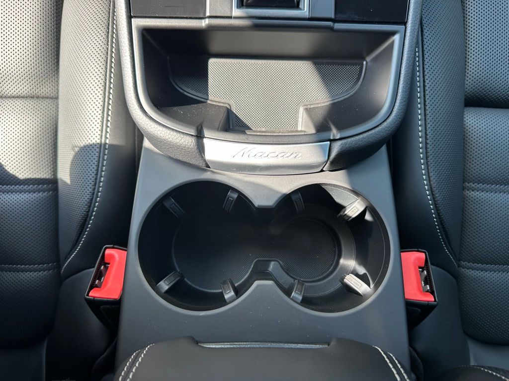 Thumbnail: 2026 Porsche Macan - 29