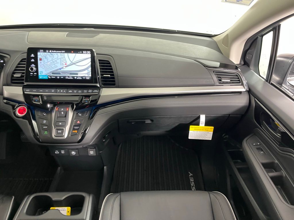 2025 Honda Odyssey Touring 17