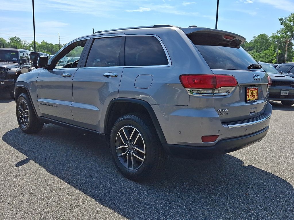 View vehicle photo 4